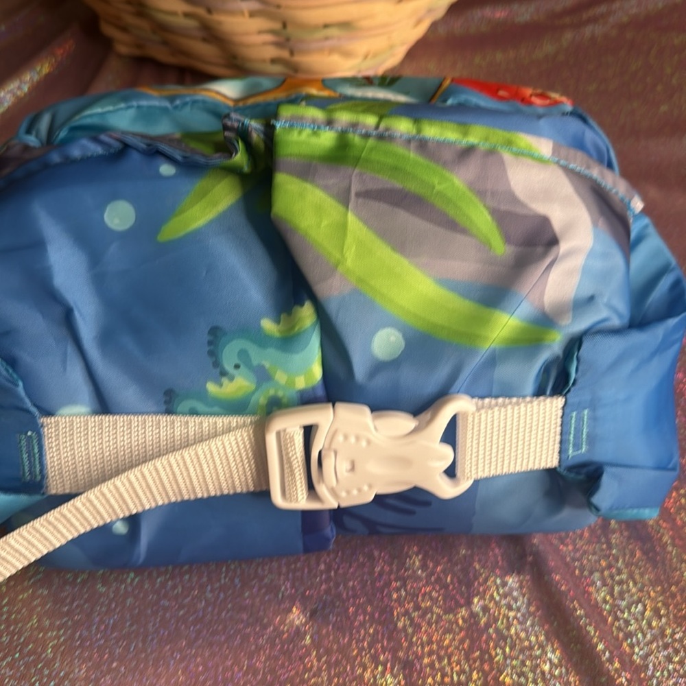 Brand new child's swim vest - Picture 2 of 6